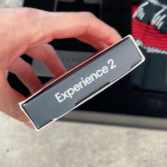 New Bellagio Fountain Club Formula One Gift Box Knit Scarf Beanie Set - Picture 8 of 9